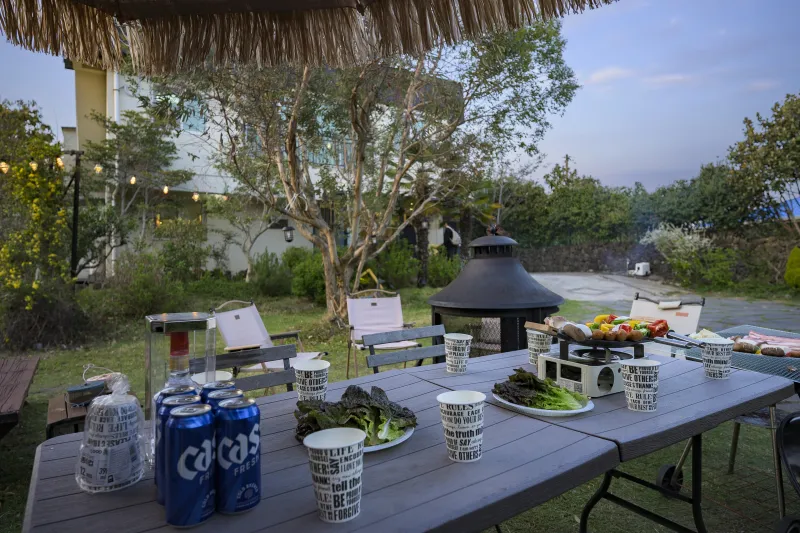 [Namwon, Seogwipo] 2-story detached house. Spacious yard. Ocean view. Jacuzzi. Three-room. BBQ. Foot volleyball. Pets 104