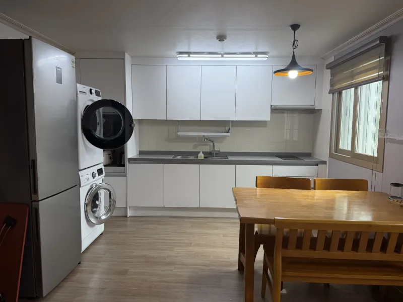 [Gujwa, Jeju] Bijarim duplex with an impressive view of the green grass yard and palm trees 16