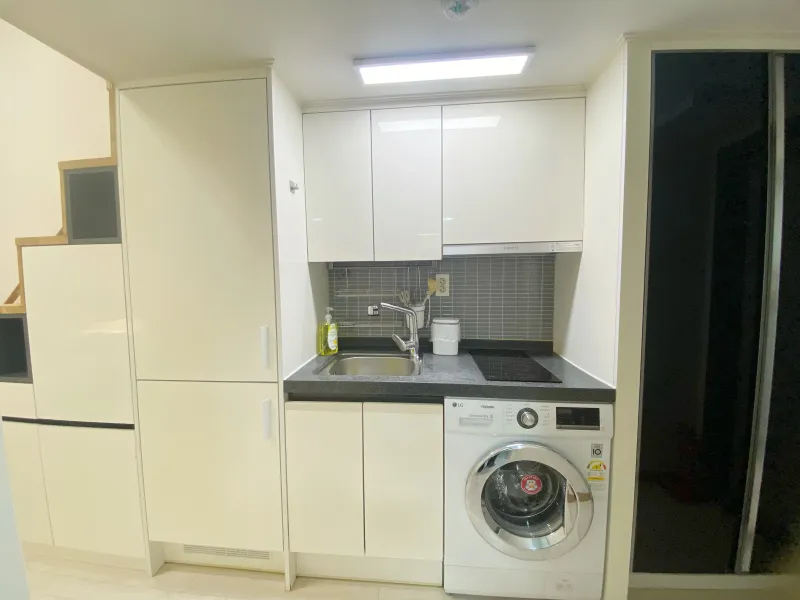[Songpa, Seoul] 10th Floor Duplex Officetel (1-3 People) 2 Minutes from Jamsil/Mongchontoseong Station 9
