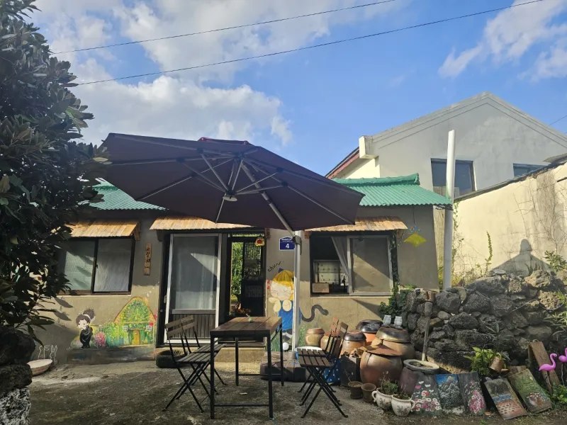 [Namwon, Seogwipo] 2-story detached house. Spacious yard. Ocean view. Jacuzzi. Three-room. BBQ. Foot volleyball. Pets 157