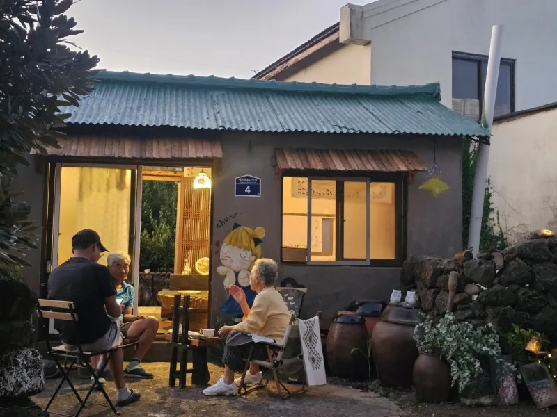 [Namwon, Seogwipo] 2-story detached house. Spacious yard. Ocean view. Jacuzzi. Three-room. BBQ. Foot volleyball. Pets 177