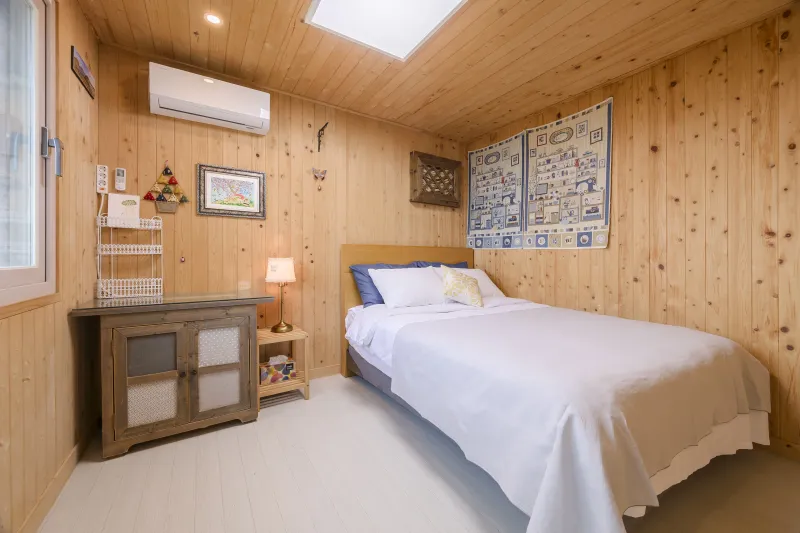[Namwon, Seogwipo] 2-story detached house. Spacious yard. Ocean view. Jacuzzi. Three-room. BBQ. Foot volleyball. Pets 6