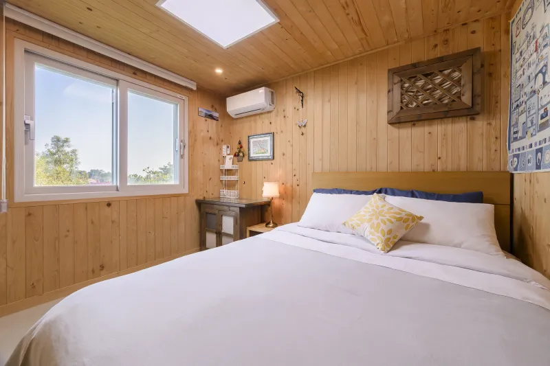 [Namwon, Seogwipo] 2-story detached house. Spacious yard. Ocean view. Jacuzzi. Three-room. BBQ. Foot volleyball. Pets 5