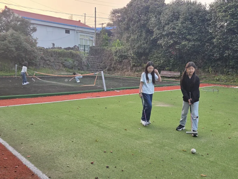 [Namwon, Seogwipo] 2-story detached house. Spacious yard. Ocean view. Jacuzzi. Three-room. BBQ. Foot volleyball. Pets 297