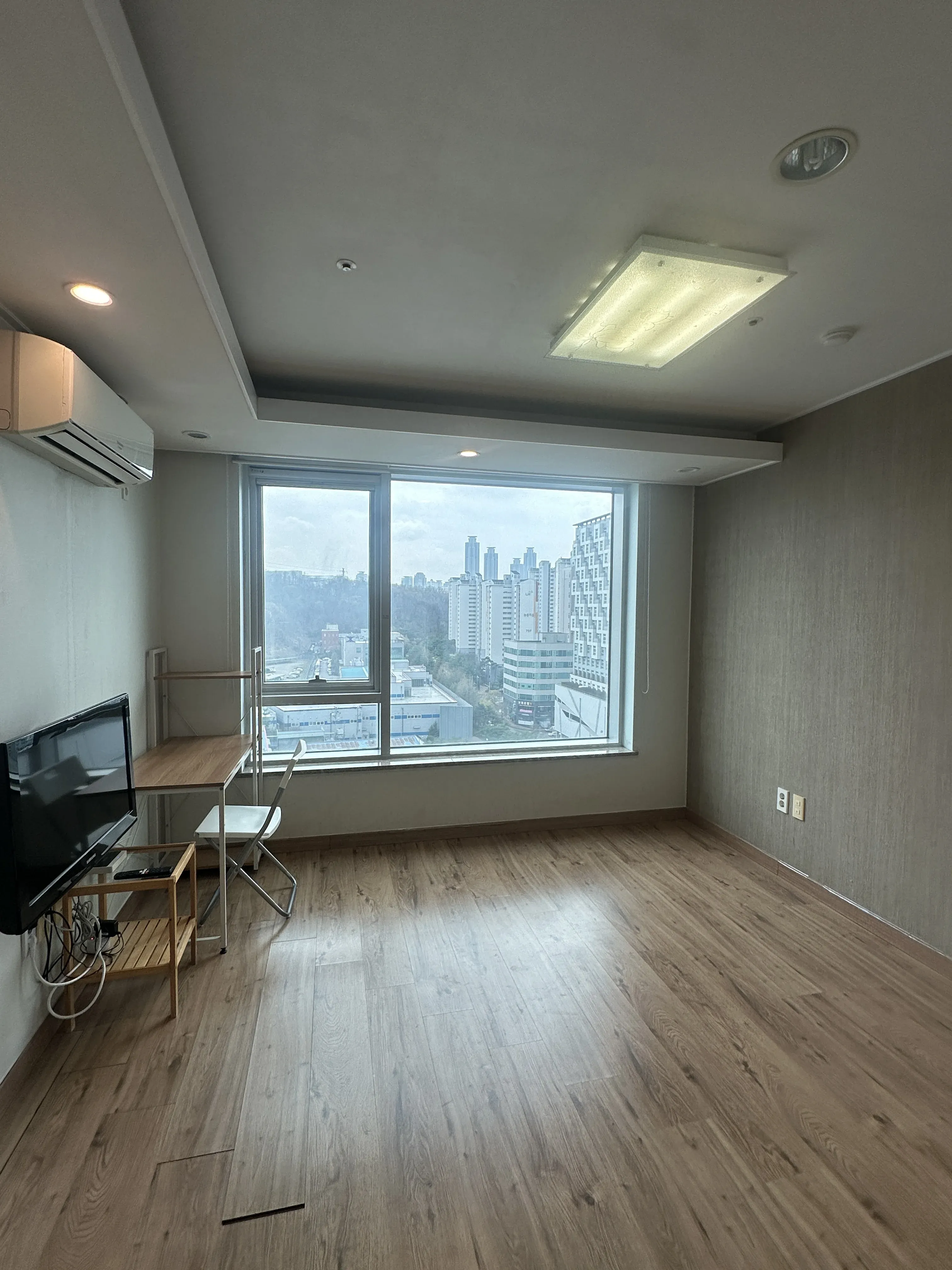 Officetel Studio in Hwaseong, Gyeonggi — 20m², sleeps 1, 1 bath