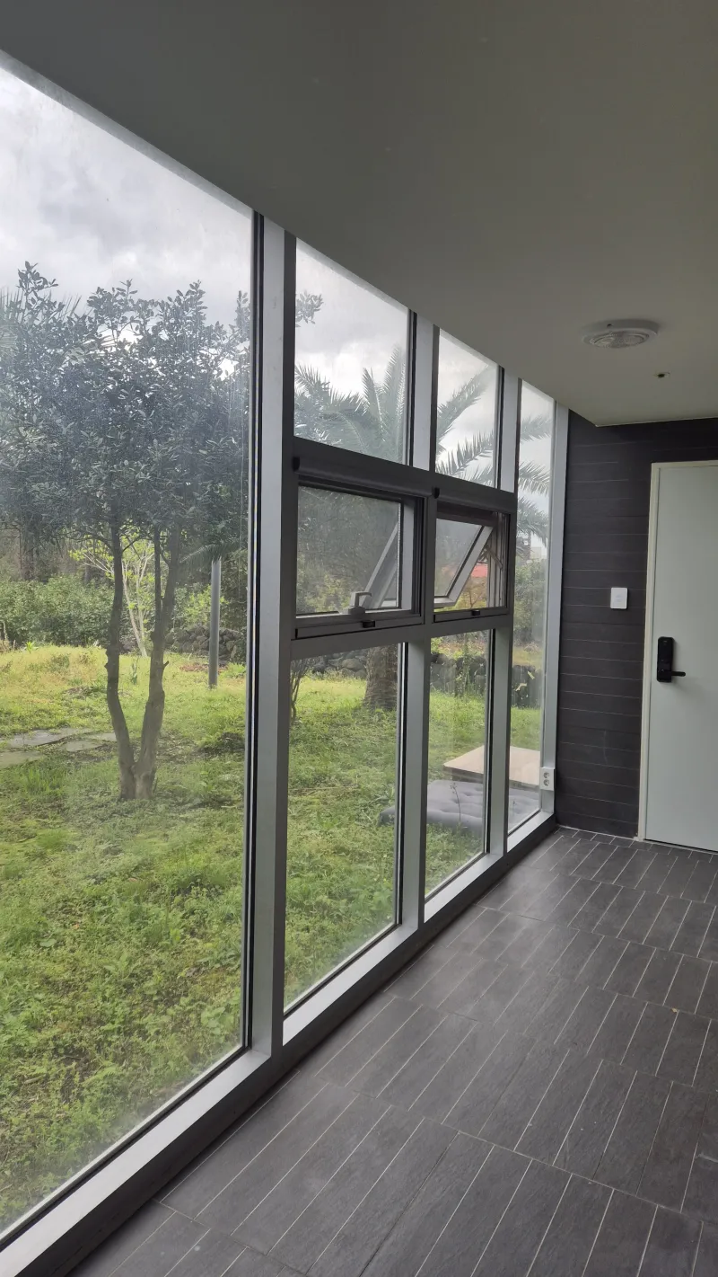 [Topyeong-dong, Seogwipo][2 weeks or more] Hotel-style Studio 2 ♤ Quiet Hallasan Mountain View, Forest Area ♤ Beautiful Garden View 53