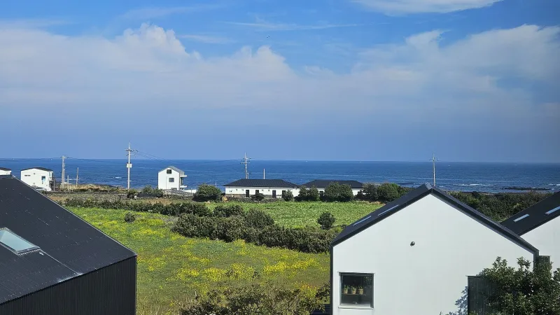 [Gujwa, Jeju] A detached house with a beautiful view of the sea, stone walls, and fields, 30 seconds from the entrance to the complex. 13