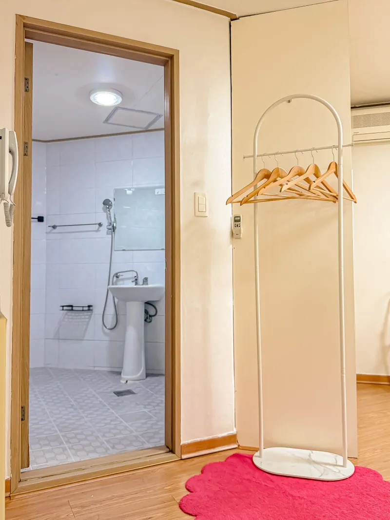 [Mapo, Seoul] Short-term rental accommodation right in front of Hongdae, fully furnished, 34 pyeong 14
