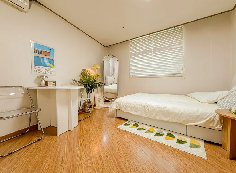 [Mapo, Seoul] Short-term rental accommodation right in front of Hongdae, fully furnished, 34 pyeong 25