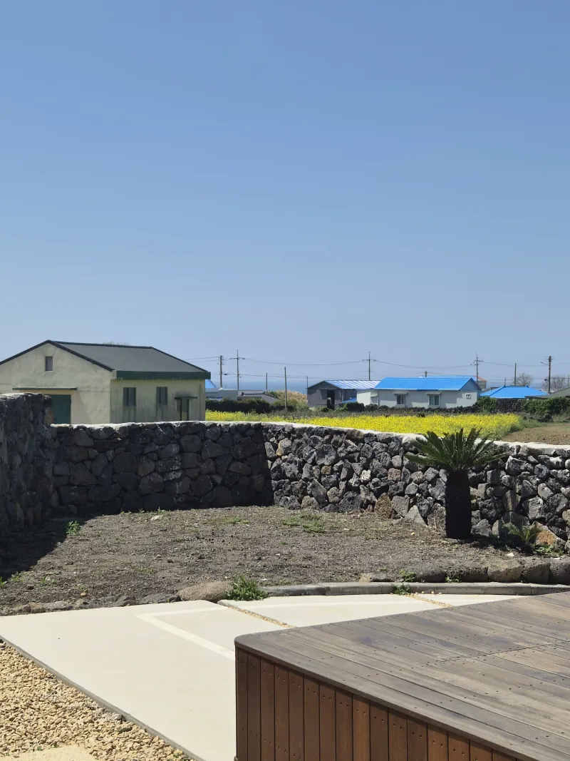 [Daejeong, Seogwipo] Sea view where Daejeong dolphins live, in front of the bus stop, a house in a rural village 55