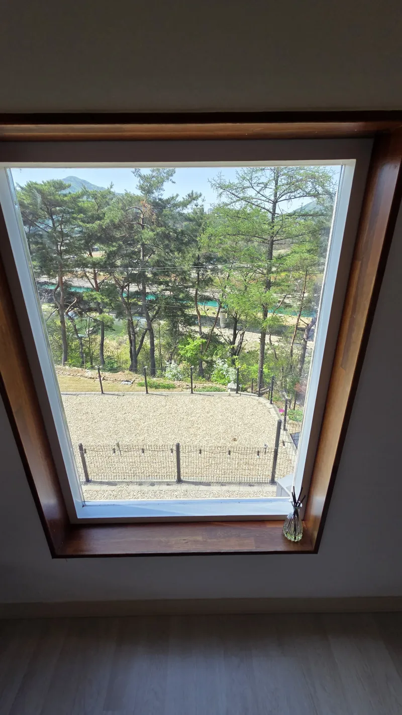 [경기 가평] 소나무캠핑장을 품은 미니미2층집 17