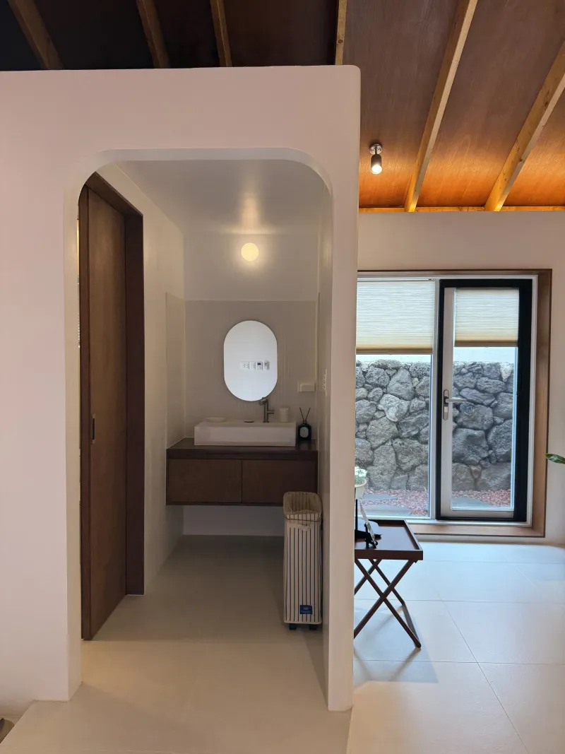 [Seogwi-dong, Seogwipo] Detached house with a volcanic scoria yard near downtown Lee Jung-seop Street 12