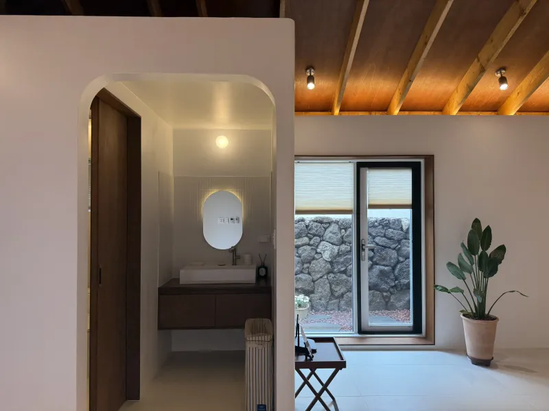 [Seogwi-dong, Seogwipo] Detached house with a volcanic scoria yard near downtown Lee Jung-seop Street 19