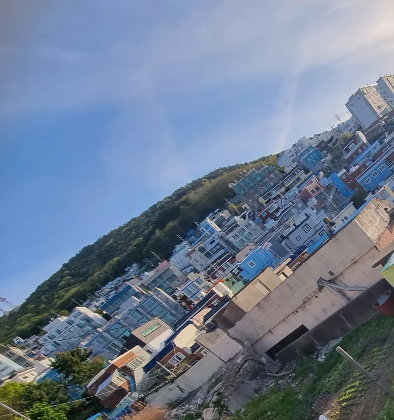 [Yeongdo, Busan] Yeongdo, Busan. Bus stop in front of the house. Famous restaurants. Convenience store, cafe, and chicken restaurant. Public parking lot 50m away. 26