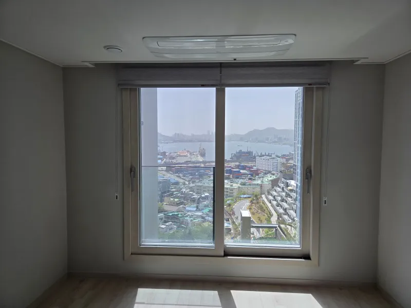[Nam-gu, Busan] North Port View Three-Room Premium Apartment 2