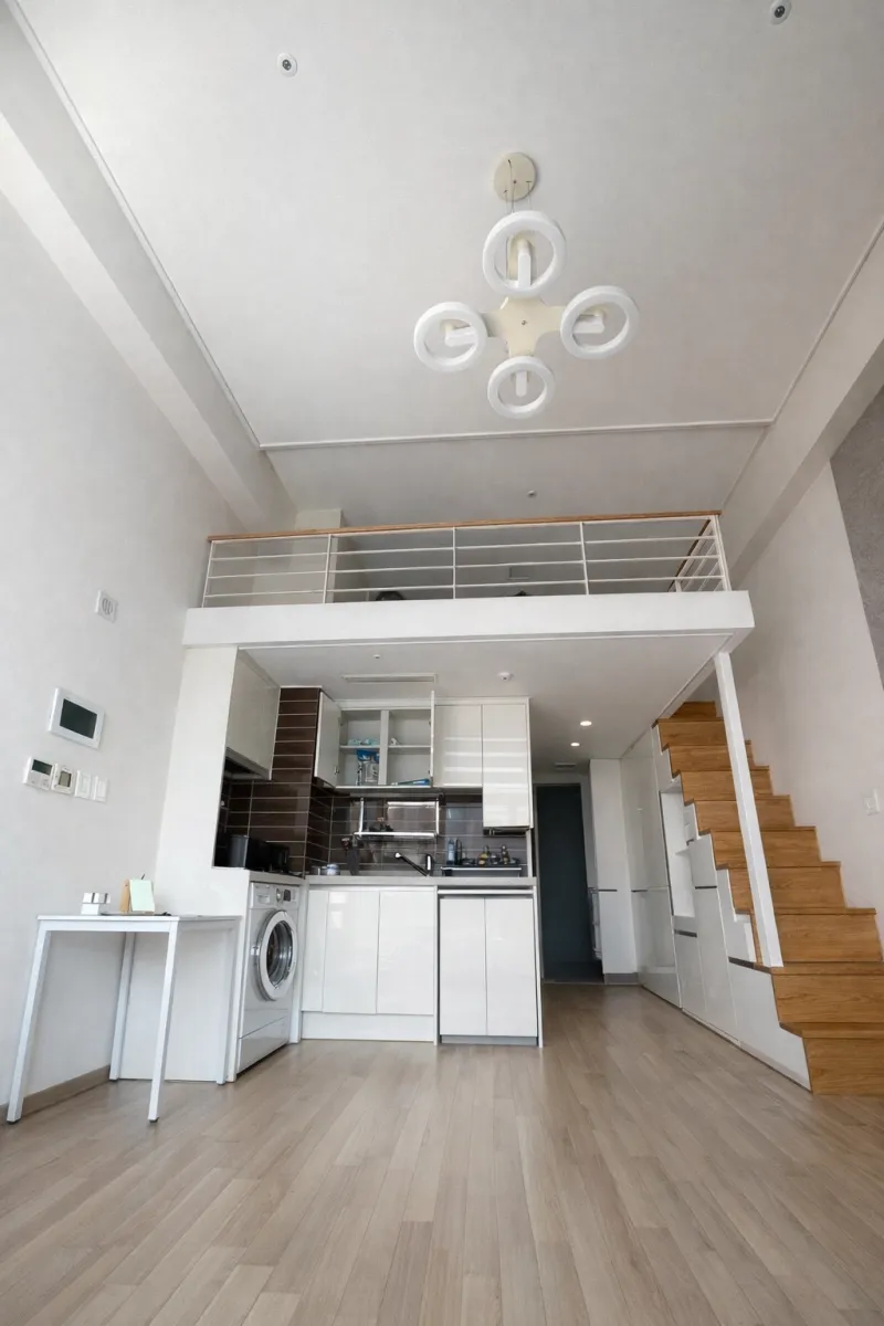 [Jung-gu, Daegu] High-rise duplex studio with city view directly connected to Banwoldang Station 13