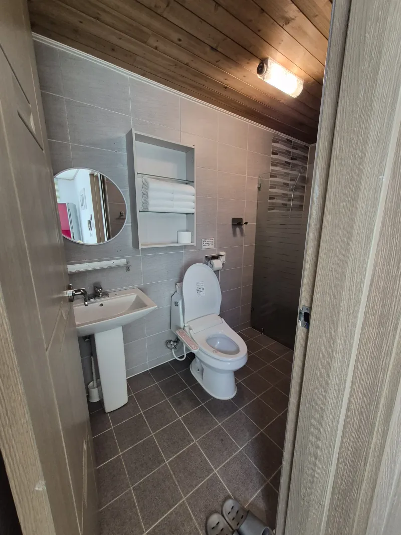 [Hallim, Jeju][Jeju Hyeopjae] Healing Pension Filled with the Scent of Pine Forest #PetFriendly (Building C, 1st Floor / Two-Room) 8