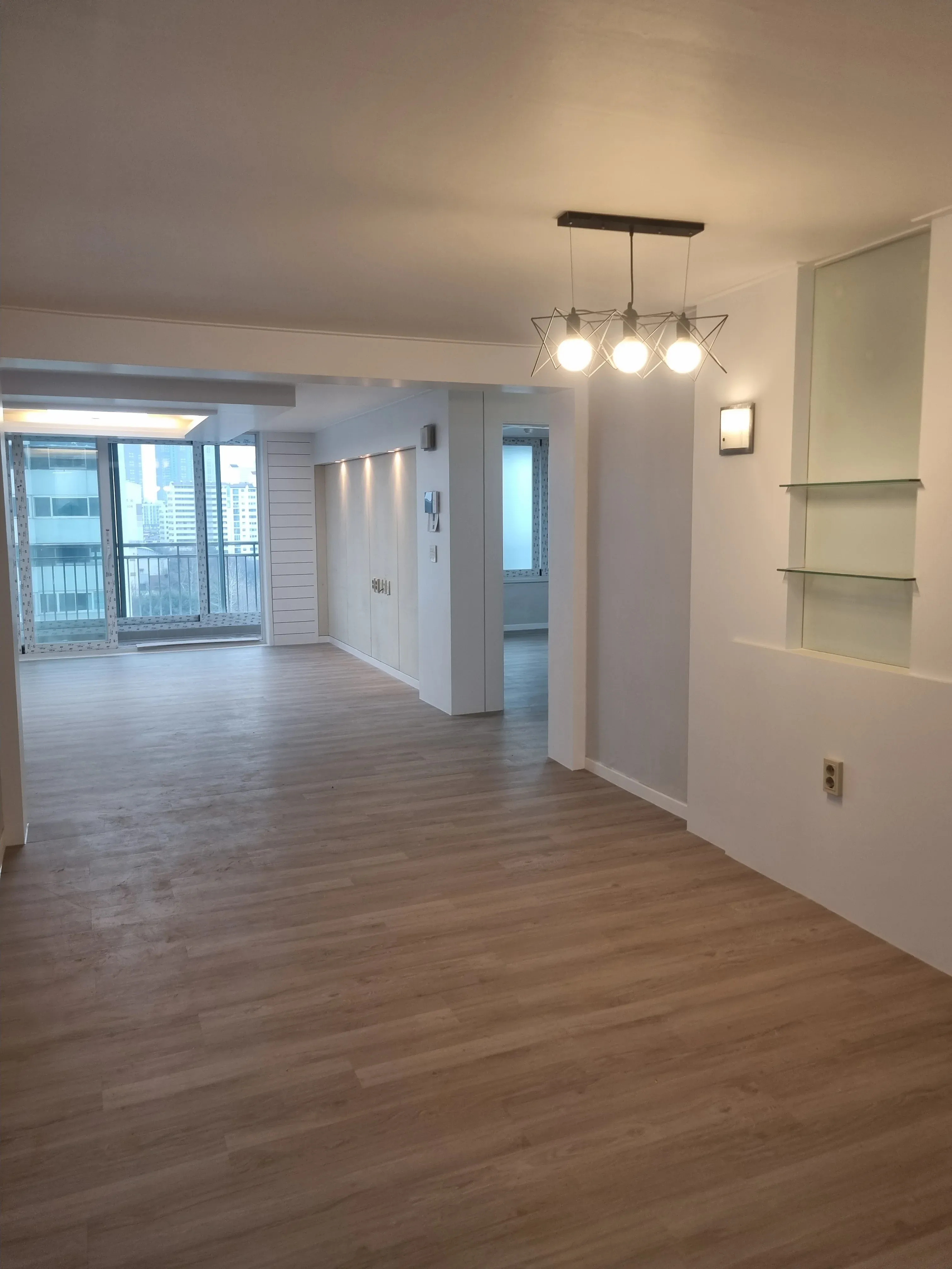 Madu-dong Remodeled Four-Bedroom Apartment