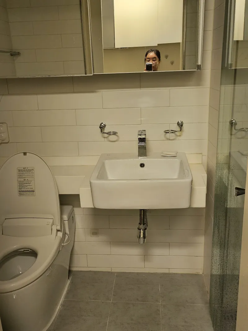 [Gangnam, Seoul] 30-second walk from Eonju Station, prime location, brand-name apartment, fully furnished and furnished 5