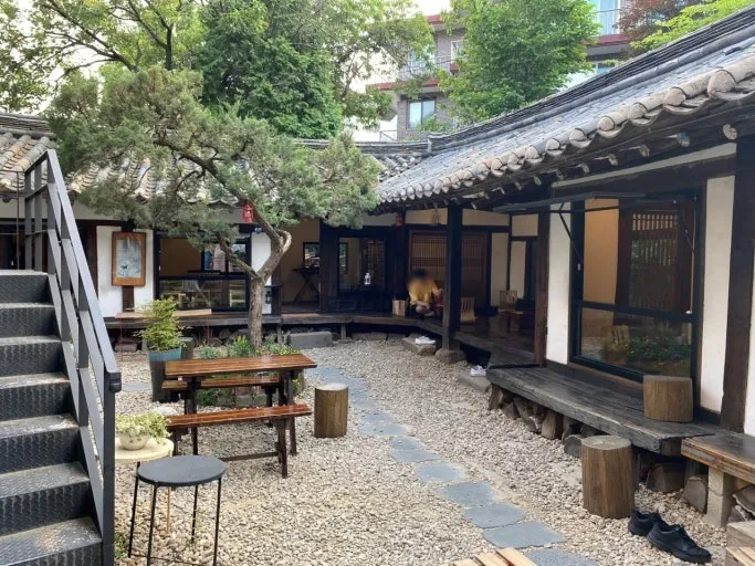 [Gwangjin, Seoul] Adjacent to Konkuk Univ./Guui Station/ 2nd Floor/ Free Parking/ 3 Rooms/ Pets Allowed/ Quiet 81