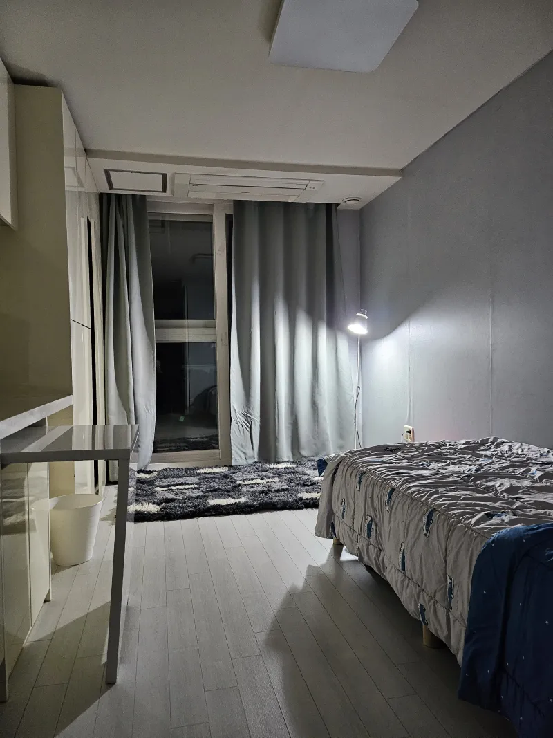 [Gangnam, Seoul] 30-second walk from Eonju Station, prime location, brand-name apartment, fully furnished and furnished 17