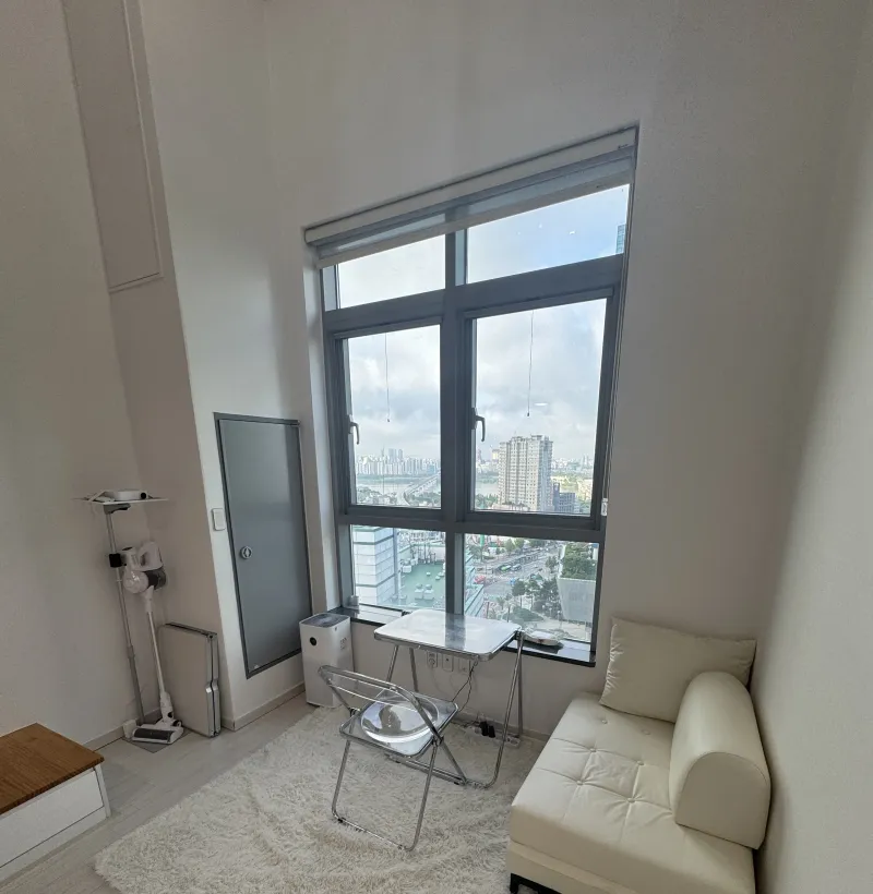 [Mapo, Seoul] 10 seconds from Hongdae/Hapjeong Station, Han River view, prime location 4