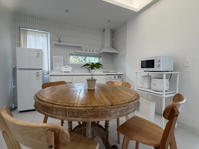 [Saekdal-dong, Seogwipo] South-facing floor-to-ceiling windows with ocean view, convenient location for travel, 2-room unit on the 3rd floor of Building A 21