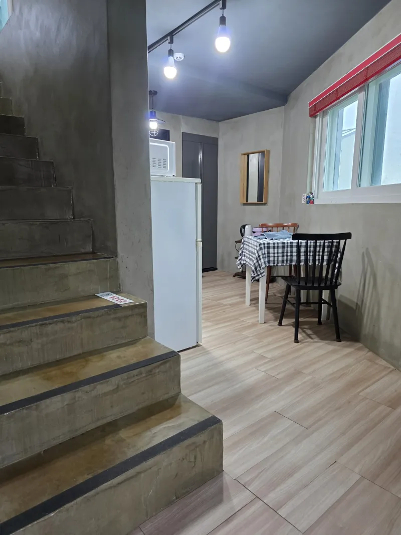 [Gujwa, Jeju] 30% Off October-November Ocean View Beachfront 2nd Floor Duplex Studio 201. 9