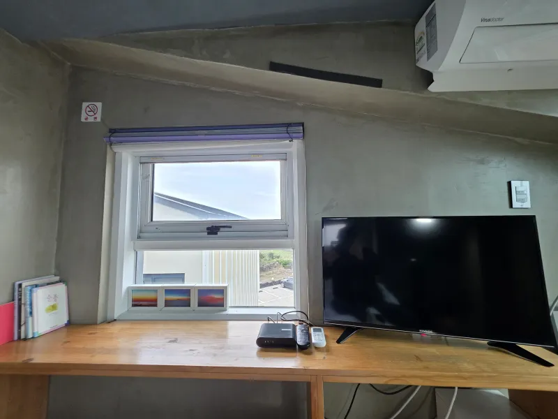 [Gujwa, Jeju] 30% Off October-November Ocean View Beachfront 2nd Floor Duplex Studio 201. 3