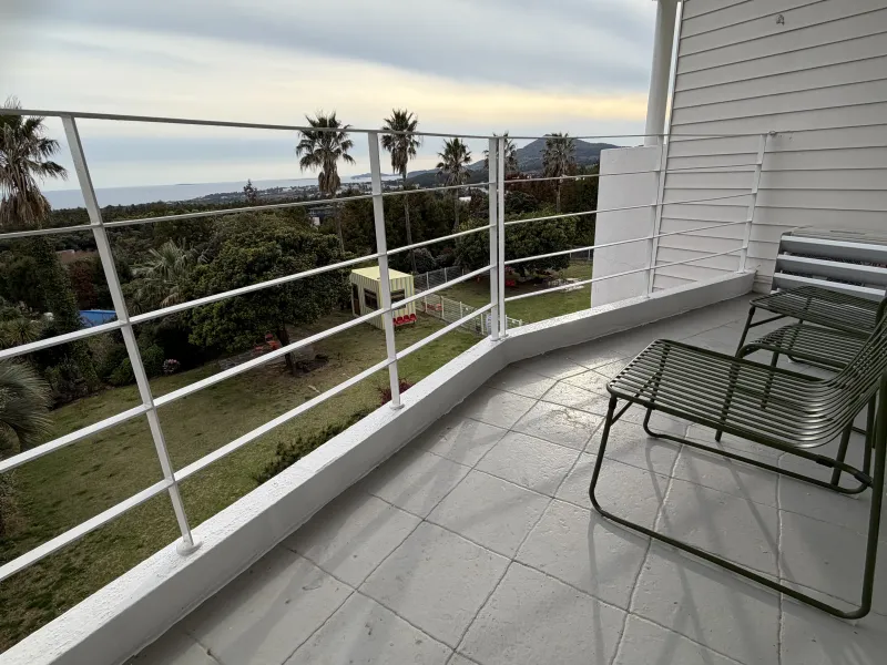 [Saekdal-dong, Seogwipo] South-facing floor-to-ceiling windows with ocean view, convenient location for travel, 2-room unit on the 3rd floor of Building A 28