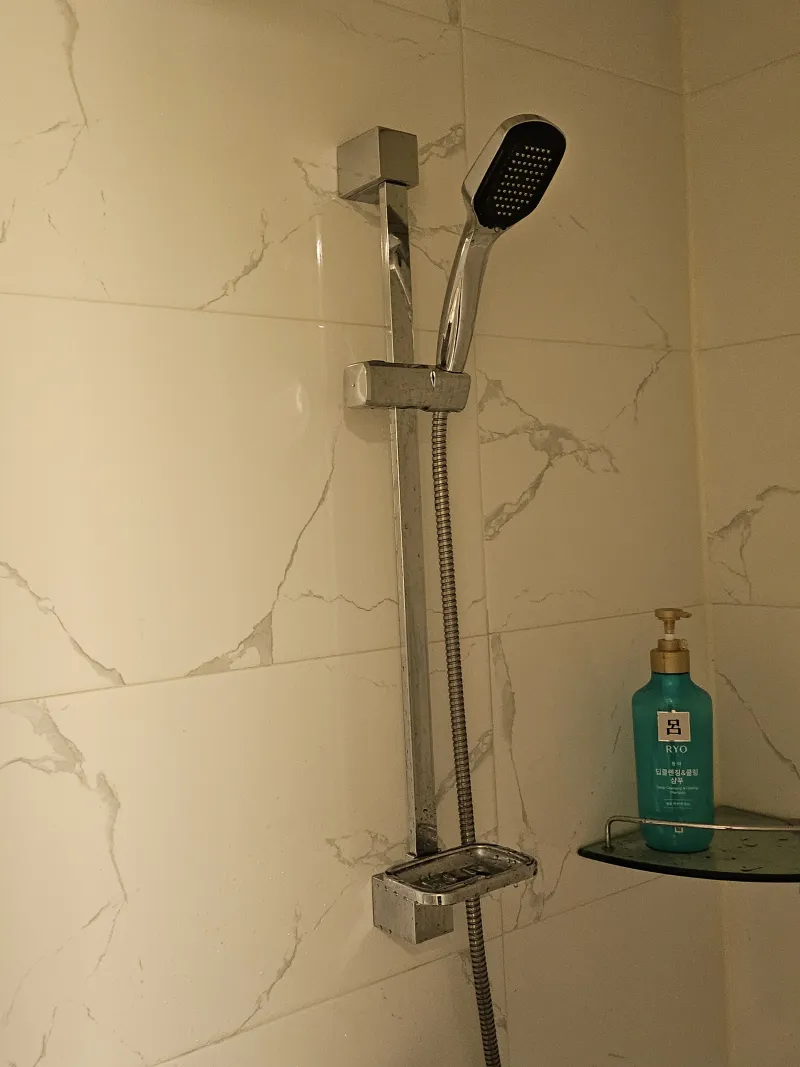 [Gangnam, Seoul] 30-second walk from Eonju Station, prime location, brand-name apartment, fully furnished and furnished 6