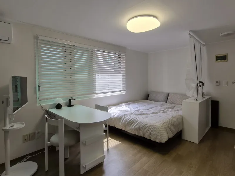 [Seodaemun, Seoul] Black & White Stylish Accommodation, 1-Minute Walk from Sinchon Station 2