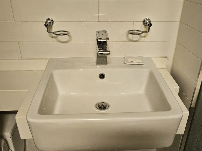 [Gangnam, Seoul] 30-second walk from Eonju Station, prime location, brand-name apartment, fully furnished and furnished 7