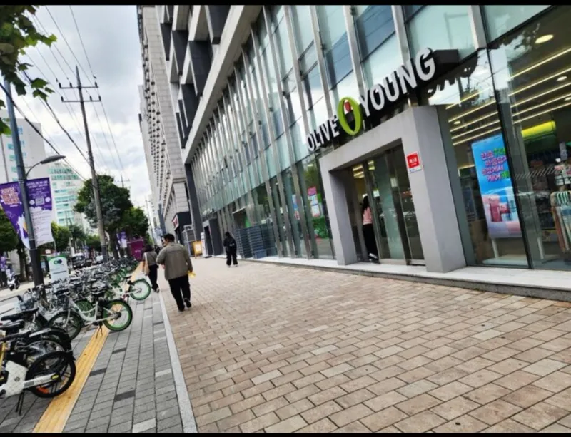 [Dongdaemun, Seoul] Hankuk Univ. Station / Hoegi Station / 1 minute from Hankuk Univ. / 8 minutes from Kyung Hee University / 4 minutes from bus stop / Korea University 33