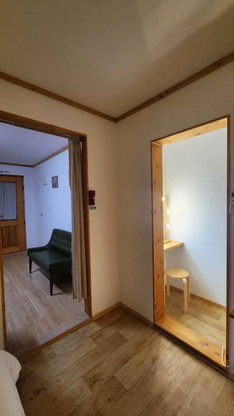 [Aewol, Jeju] Aewol Wooden House Detached (2-story) 2 Bedrooms, 2 Bathrooms, 2 Queens, 1 Single 5