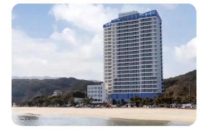 [Yangyang][Yangyang-gun, Gangwon-do] Located 30 seconds walk from Dongsan Port beach, it is famous as a surfing spot. 12