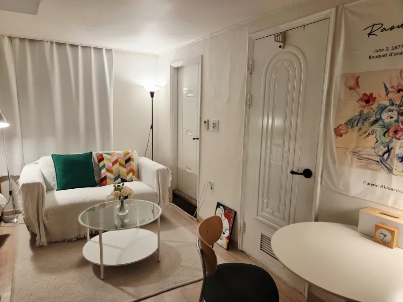 [Jongno, Seoul] 9 PM to Seoul National University Hospital / 3 minutes from Hyehwa Station / 70,000 KRW discount for move-in within 2 days / 50,000 KRW discount for move-in within 7 days / Large 5