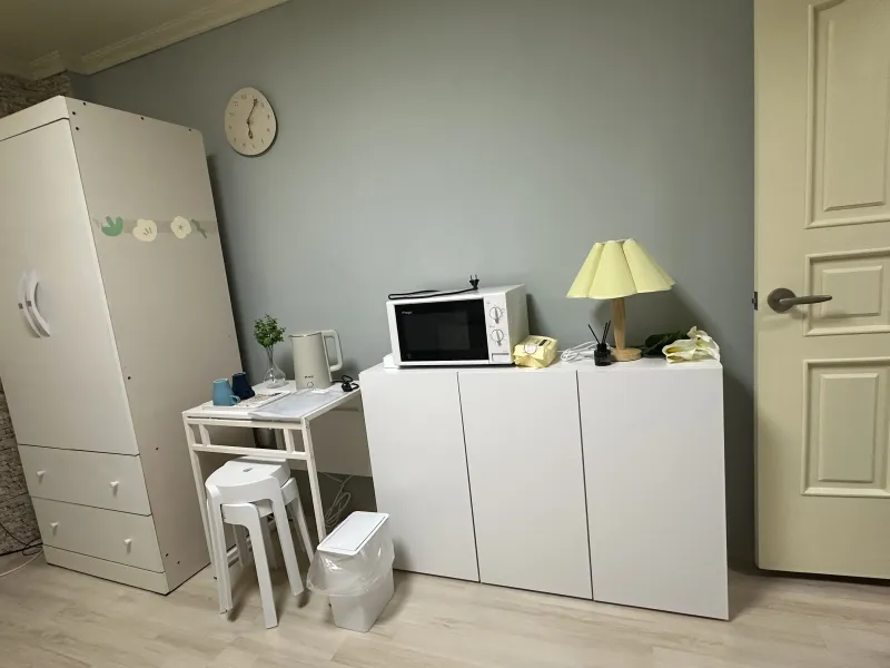 [Cheonan] This is a pretty, comfortable room located close to Cheonan Bongmyeong Station (10-second walk) and Soonchunhyang Hospital (2-minute walk). 11