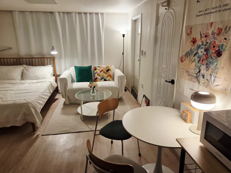 [Jongno, Seoul] 9 PM to Seoul National University Hospital / 3 minutes from Hyehwa Station / 70,000 KRW discount for move-in within 2 days / 50,000 KRW discount for move-in within 7 days / Large 8