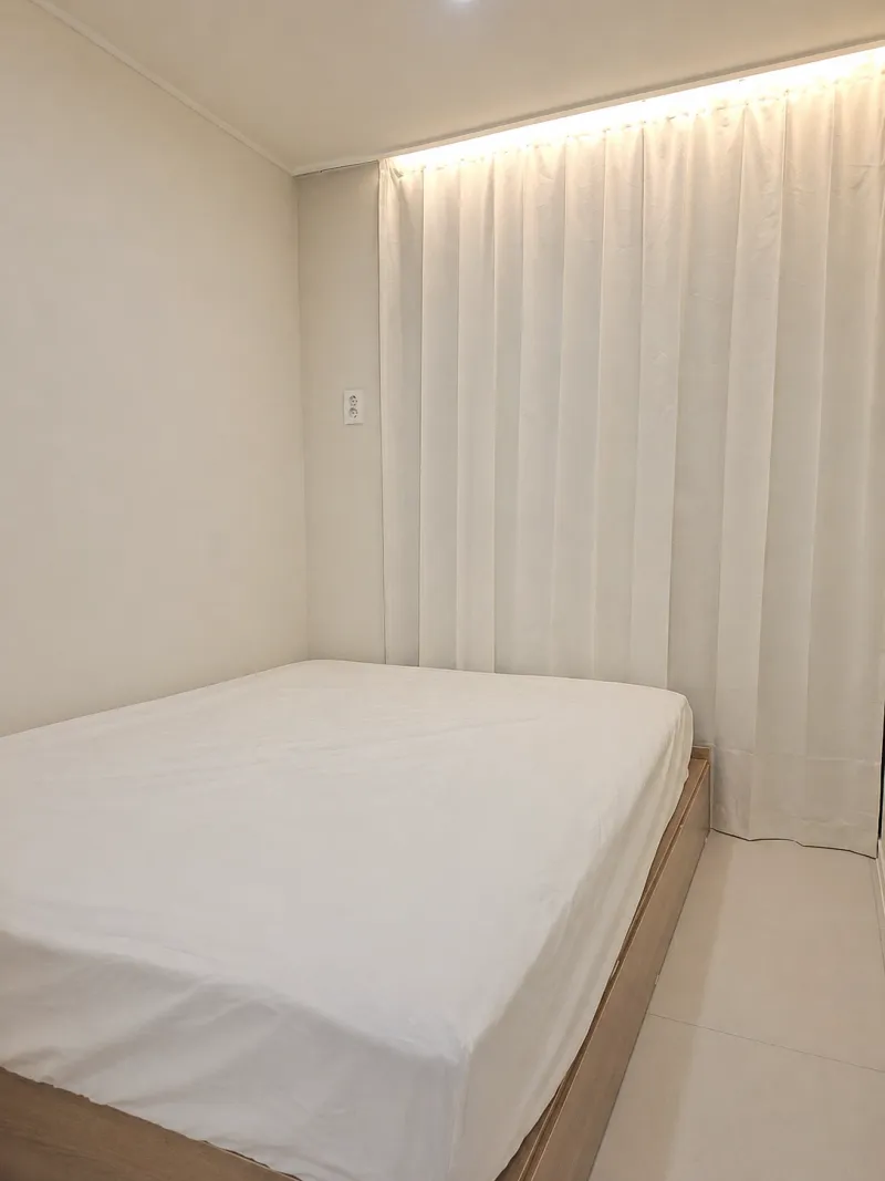 [Mapo, Seoul] 1 minute from Hongik Univ. Station. Semi-basement #SuperiorLocation #Remodeled #TwoRoom 2