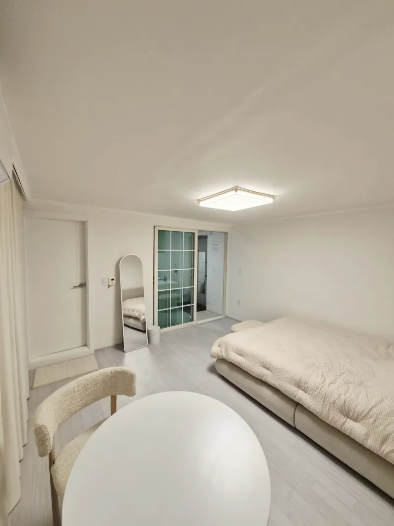 [Gangnam, Seoul] Studio apartment 7 minutes from Sinsa Station 13