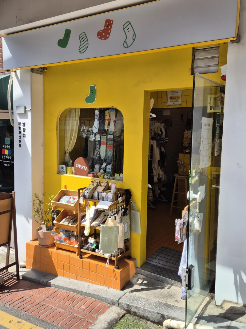 [Jongno, Seoul] 5 minutes from Hyehwa Station, 8 minutes from Seoul National University Hospital / Fully remodeled, best natural light, amazing view 23