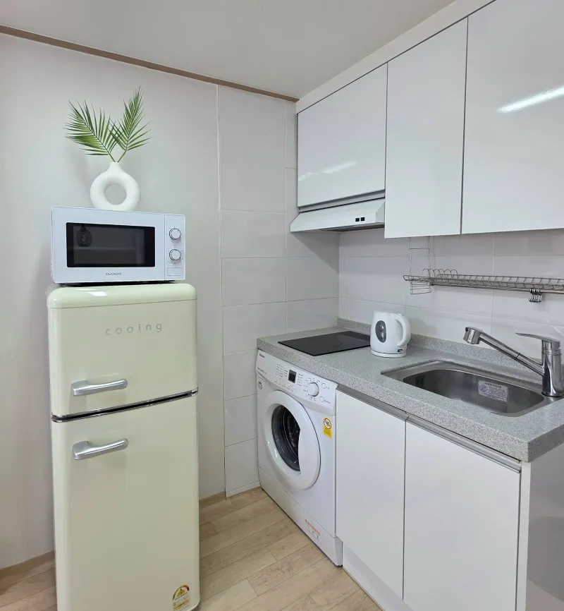 [Jongno, Seoul] 5 minutes from Hyehwa Station, 10 minutes from Seoul National University Hospital / Fully remodeled 6