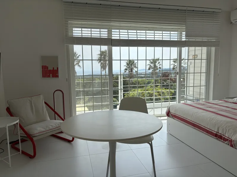 [Saekdal-dong, Seogwipo] South-facing floor-to-ceiling windows with ocean view, convenient location for travel, Building A, 3rd floor studio 14