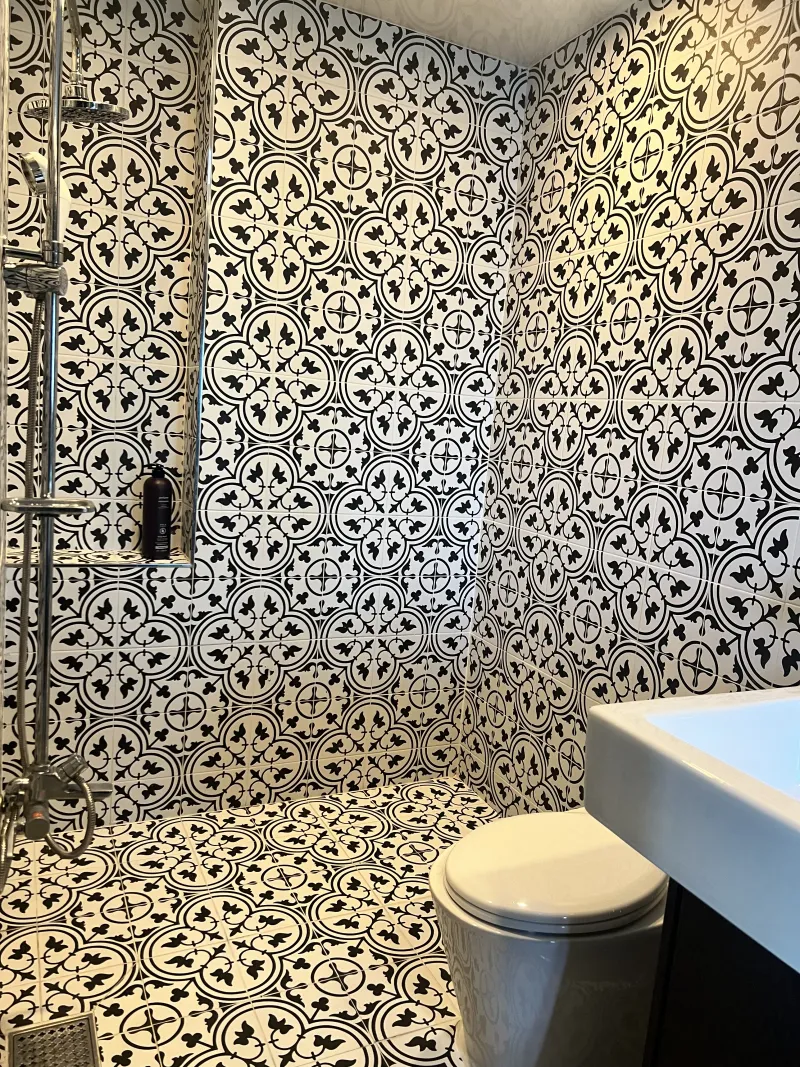 [Guro, Seoul] Room 701. 5 mins from Oryu-dong Station. Spacious 3-bedroom. 2 bathrooms. Max. 8 guests. 6 beds 20