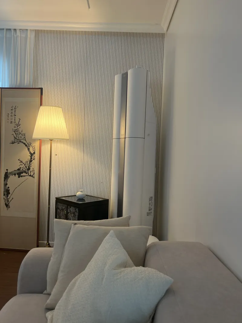 [Guro, Seoul] Room 701. 5 mins from Oryu-dong Station. Spacious 3-bedroom. 2 bathrooms. Max. 8 guests. 6 beds 40