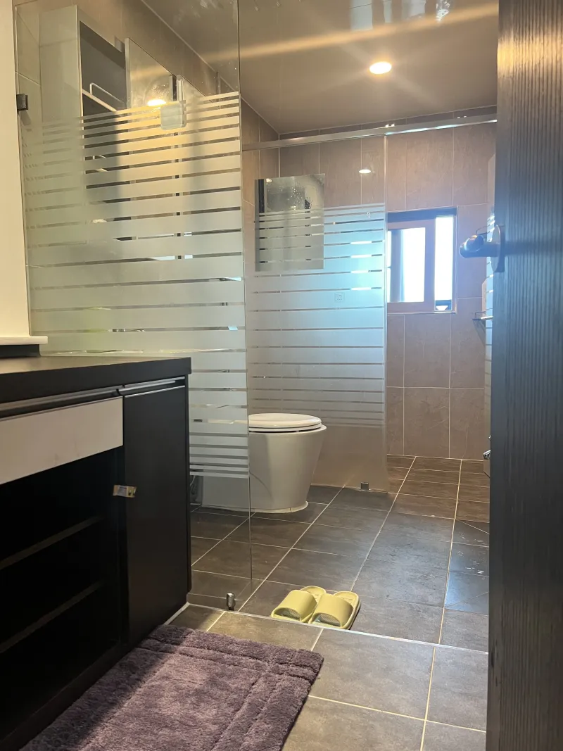 [Guro, Seoul] Room 701. 5 mins from Oryu-dong Station. Spacious 3-bedroom. 2 bathrooms. Max. 8 guests. 6 beds 13
