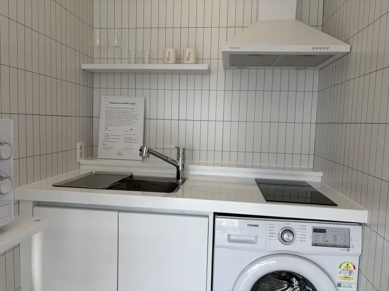 [Saekdal-dong, Seogwipo] South-facing floor-to-ceiling windows with ocean view, convenient location for travel, Building A, 3rd floor studio 38