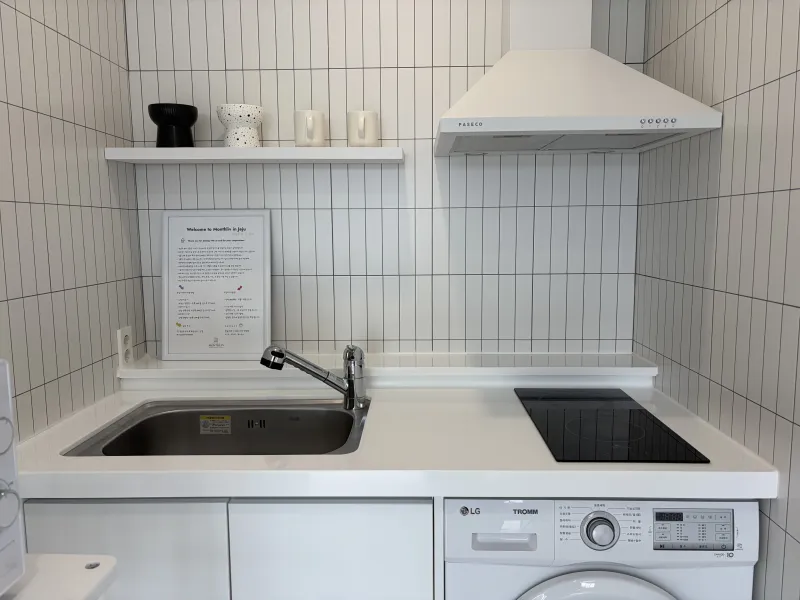 [Saekdal-dong, Seogwipo] South-facing floor-to-ceiling windows with ocean view, fenced dog playground, Building B, 3rd floor studio 13