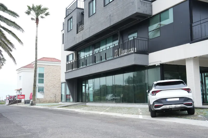 [Seongsan, Seogwipo][East Jeju] Penthouse Vibes / Private Ocean View / Elevator Available / Exclusive 3rd Floor 38